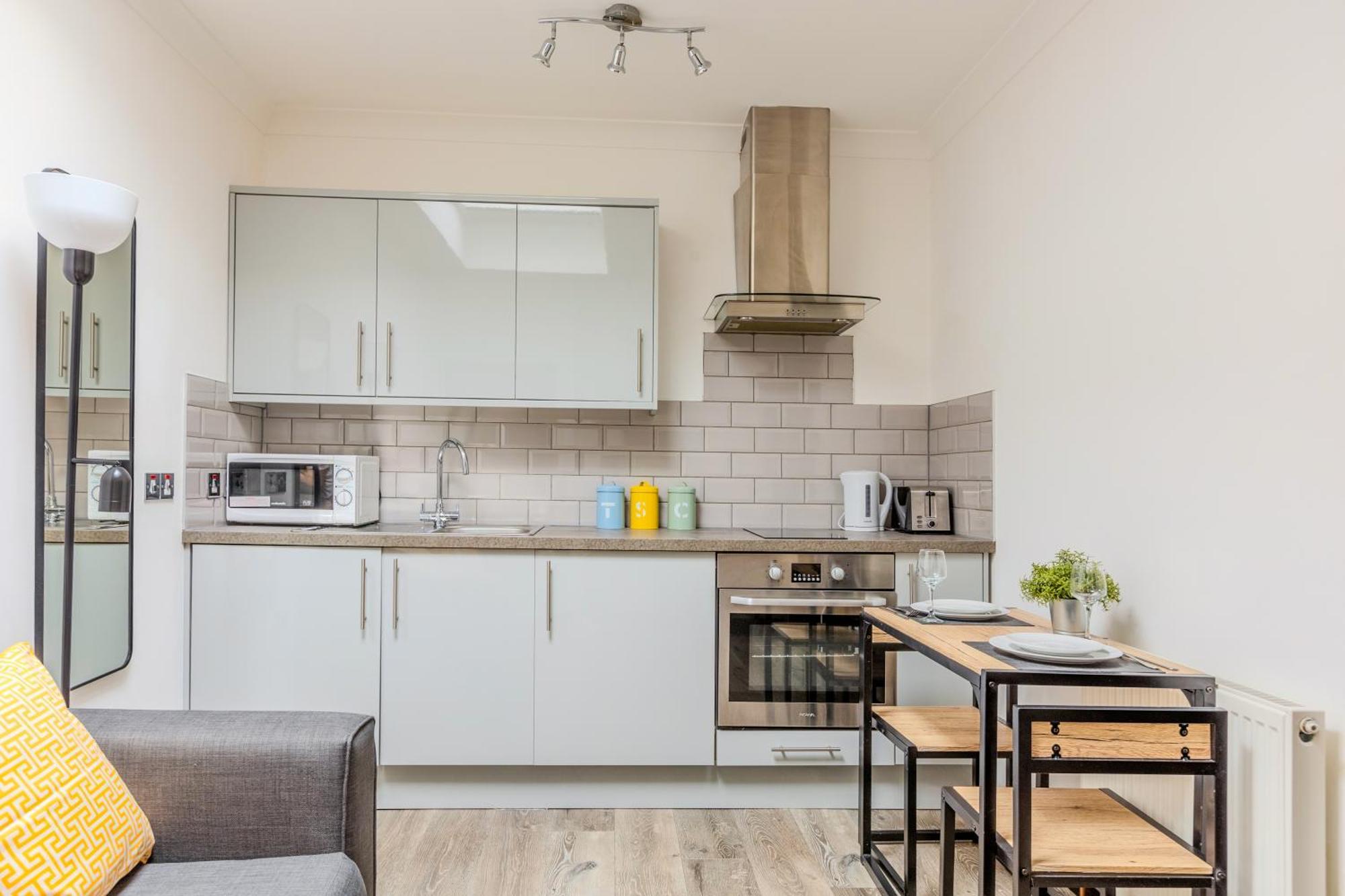 Langdon Apartments, Bouverie Place